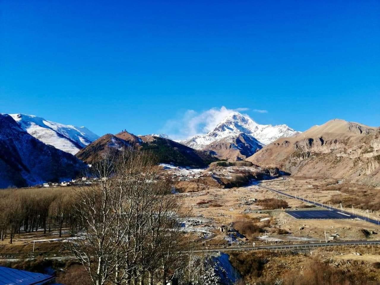 Kazbegi Inn Екстериор снимка