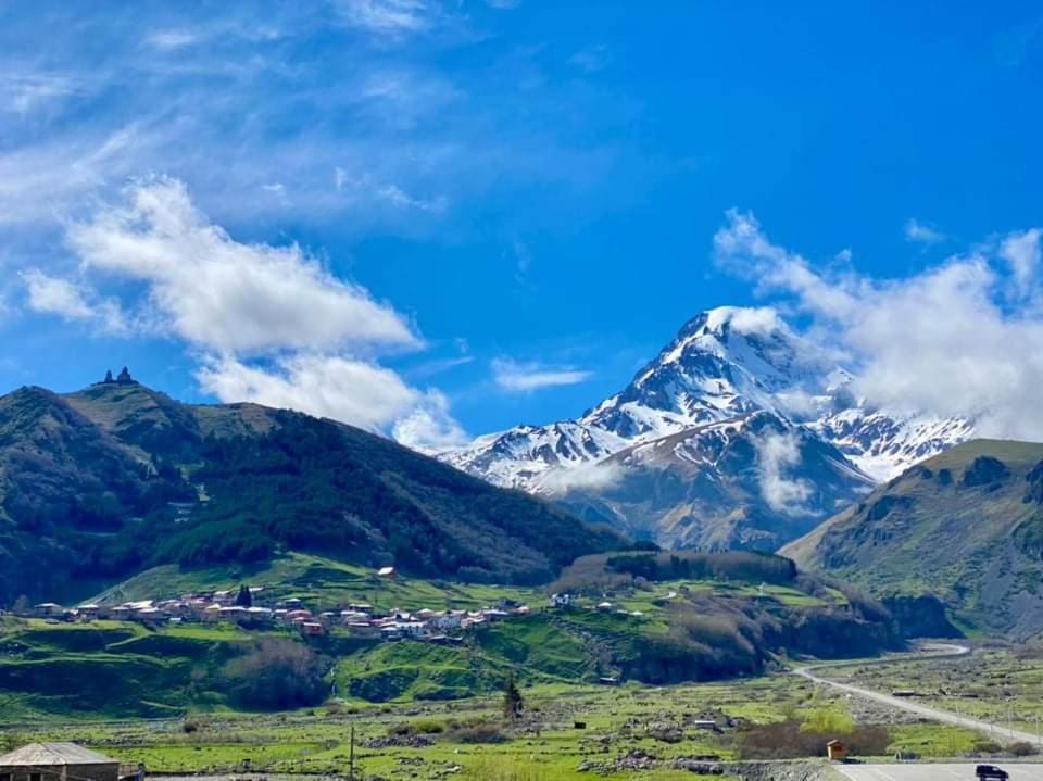 Kazbegi Inn Екстериор снимка