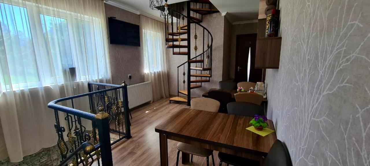 Kazbegi Inn Екстериор снимка